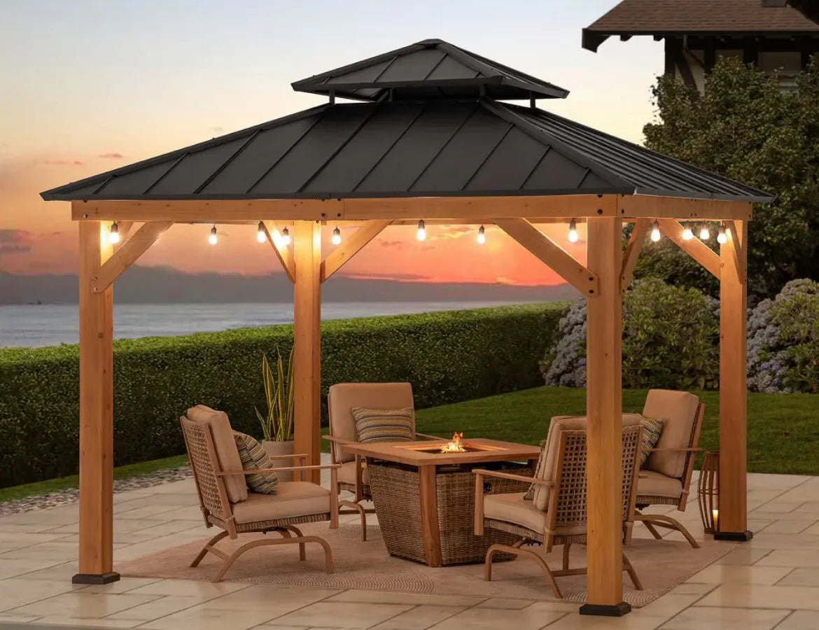 Backyard DΓ©cor in Shades of Orange and Brown: Designing Warmth, Texture, and Connection